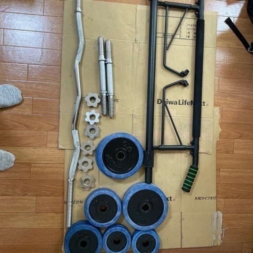 筋トレグッズ！（ダンベル、ベンチ、E Zバー、懸垂）