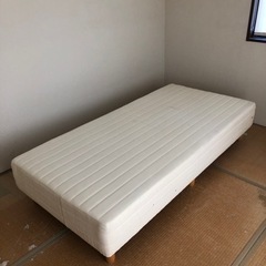 シングルベッド　脚付きマットレス？の画像