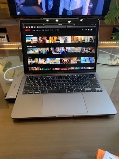 13.3インチのMacBook proです。