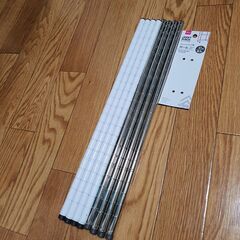 【新品未使用】メタルラック　8本　白とメタル　47cm　ダイソー...
