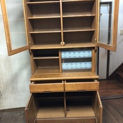 食器棚の画像
