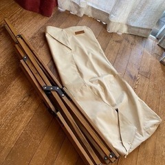 キャンプ　アウトドアチェア　オフホワイト　木製の足の画像