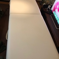 エステ・整体　折りたたみマッサージベッド