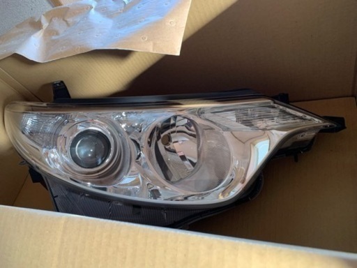 新品！エスティマＸ右ヘッドライト
