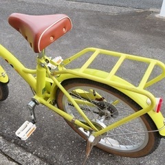 子ども用自転車✨18インチ　黄緑✨鍵なしタイプ✨中古品【こちらは店舗です。浜村鹿野温泉ICから3分  買取本舗 宮本リサイクル  営業時間９～１９時  定休日水曜のみ←連絡できませんm(_ _)m】の画像