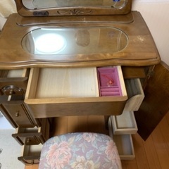 ドレッサー（鏡台）の画像