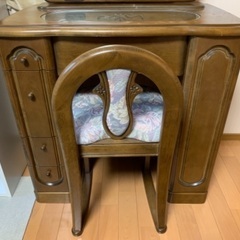 ドレッサー（鏡台）の画像