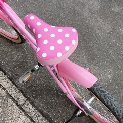 子ども用自転車✨女の子向け✨18インチ　ピンク✨鍵なしタイプ✨中古品【こちらは店舗です。浜村鹿野温泉ICから3分  買取本舗 宮本リサイクル  営業時間９～１９時  定休日水曜のみ←連絡できませんm(_ _)m】の画像