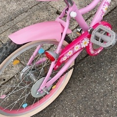 子ども用自転車✨女の子向け✨18インチ　ピンク✨鍵なしタイプ✨中古品【こちらは店舗です。浜村鹿野温泉ICから3分  買取本舗 宮本リサイクル  営業時間９～１９時  定休日水曜のみ←連絡できませんm(_ _)m】の画像