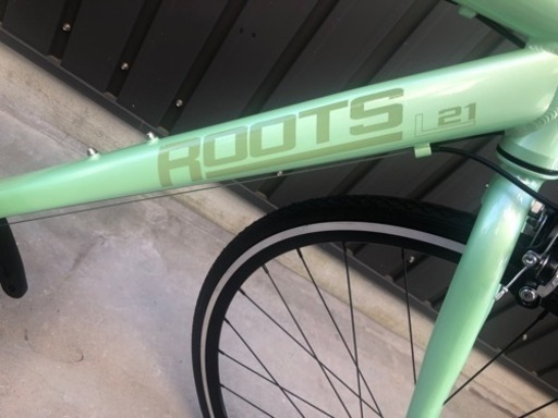 売切■新車☆最後の1台 アルミフレーム シマノ21段 クロスバイク ROOTS 限定カラーグリーン 長距離楽々 ふんわりフィットサドル