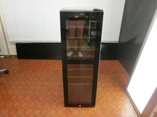 ID 987350　ワインセラー２４本入り93L　２０１６年製　SAB-90G(PB)