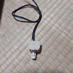 固定電話機　分配器？　電話線の3点の画像
