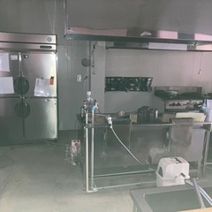 テーブル、店舗備品、椅子、厨房機器の画像
