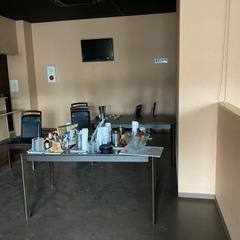 テーブル、店舗備品、椅子、厨房機器の画像