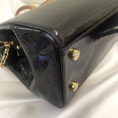LOUIS VUITTON ルイヴィトン ヴェルニ ブレアMM ハンドバッグ 2WAY パテント レザー (モノグラム型押し) アマラントの画像