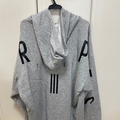 adidas パーカーの画像