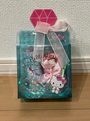 ハローキティ　ハンドクリームタオルセット