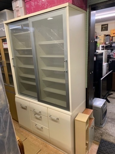 大型食器棚　戸棚　キッチンボード