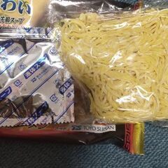 断捨離中　カップラーメン２つセット＋生ラーメン一食分の画像