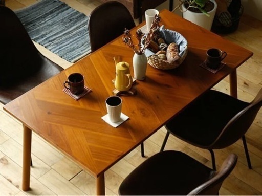 ダイニングテーブル・ソファセット　商談中