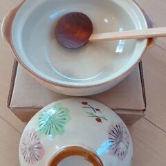 新品＆中古品　レンジ用調理器と土鍋の画像