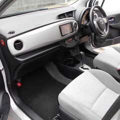 23年式　ヴィッツ　U　走行44000KMの画像