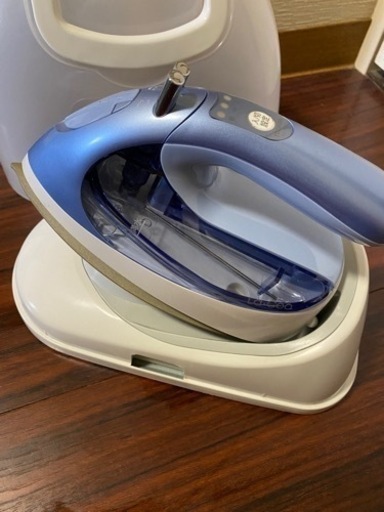 美品　TOSHIBA アイロン