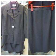 レディーススーツの画像