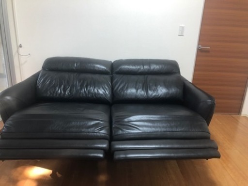 新古品　3人掛け電動リクライニングソファー