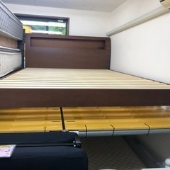 【リサイクルサービス八光　田上店　配達・設置OK】ダークブラウン　2口コンセント付ダブルベッド