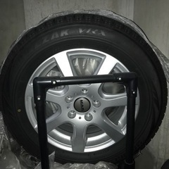 スタッドレスタイヤ　215/60 R16 