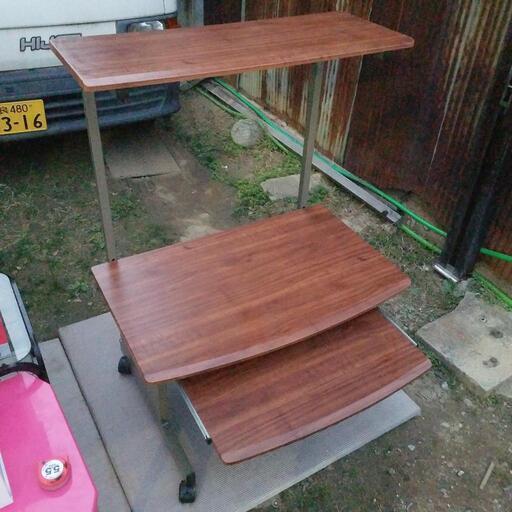 お取引先決定【美品】コーナン ローデスクパソコンデスク 2口コンセント パソコンラック ロータイプ