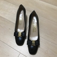値下げ　フェラガモ　黒　23cm