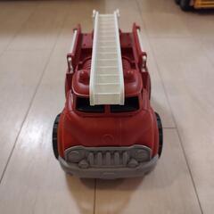 はしご消防車おもちゃ　GreenToys