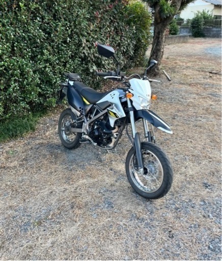 62.  カワサキ　Dトラッカー　小型　バイク　125cc  車体