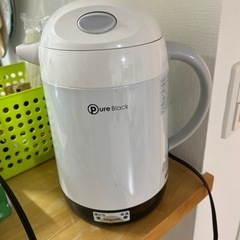 ホワイト電気ポットの画像