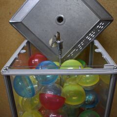 千円ガチャ本体【現行千円札専用】鍵付きの画像