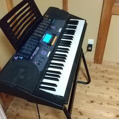 CASIO電子キーボード（CTK-660L）譜面台、スタンド付きの画像