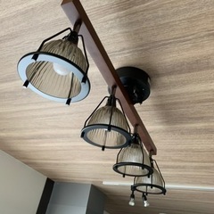 新品同様）四連シーリングライト　ジュークの画像