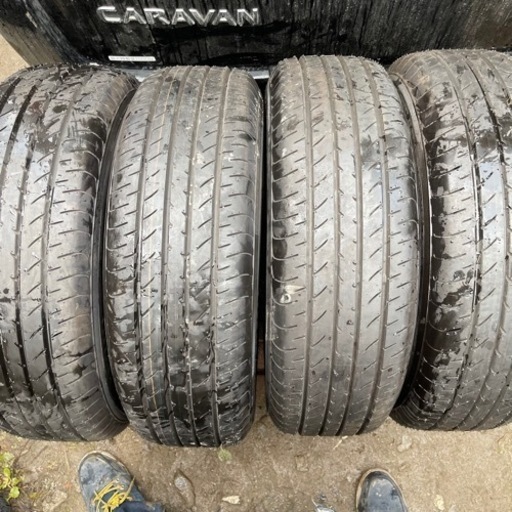 イボ付き　新車外し　YOKOHAMA ブルーアース　E51 215/65R16 夏タイヤ　2019年製