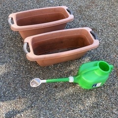 プランターとジョーロのセット