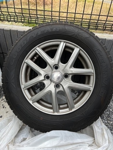 値下げスタッドレスタイヤホイール4本セットgood year icenavi6  185/70R14