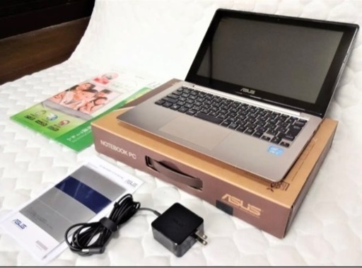ASUS 小型ノートパソコン　X202E ユーズド　良品おまけ付き