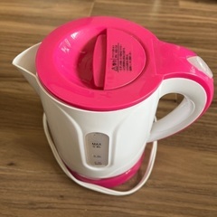 電気ケトル　ピンク色の画像