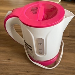 電気ケトル　ピンク色の画像