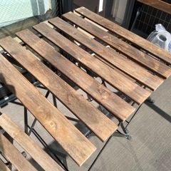 IKEAガーデンテーブルセットの画像