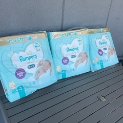 新品　未開封　新生児用パンパース　幼児グッズ２つ付き