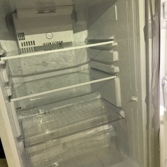 美品★2018年式ユーイング140L冷蔵庫の画像