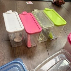 タッパー　10点　塩コショウケース4点の画像