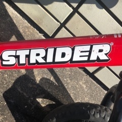 美品　ストライダー　赤